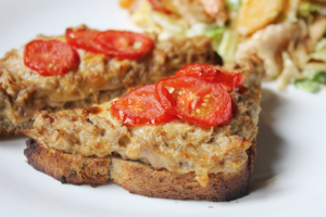 Бутерброды с тунцом, яйцом и сыром: быстрая закуска к столу